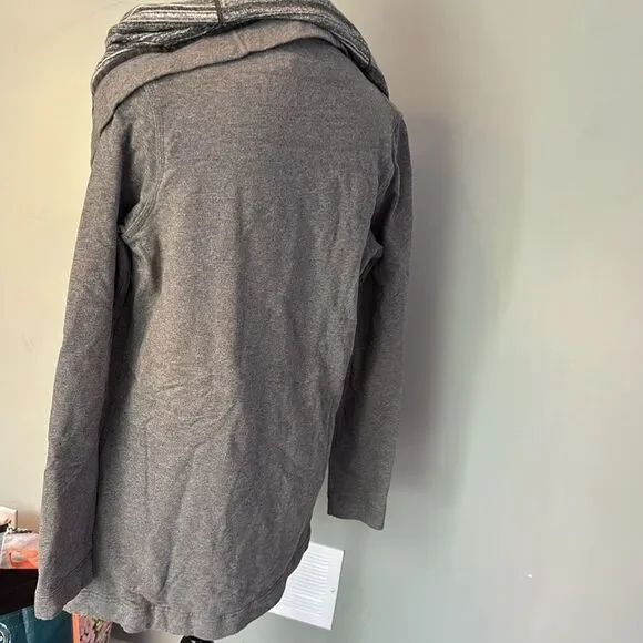 Lululemon size 8 pullover wrap - Picture 2 of 2